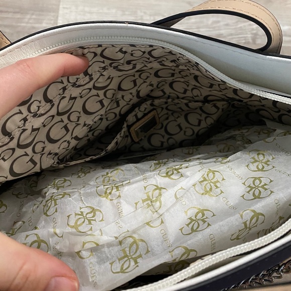 Guess Handbag - Picture 3 of 8